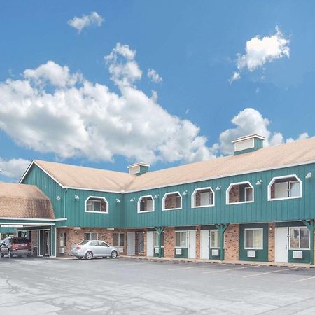 Days Inn By Wyndham Davenport Ia Εξωτερικό φωτογραφία