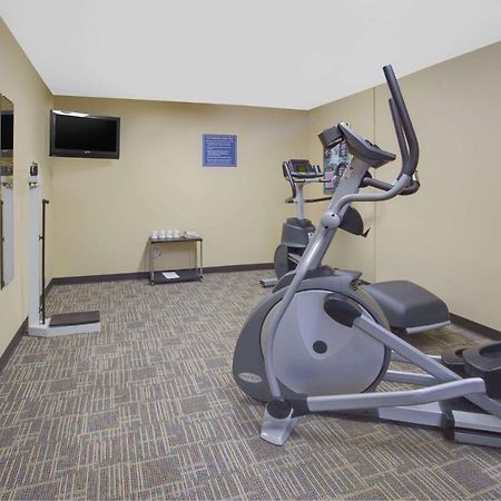 Days Inn By Wyndham Davenport Ia Εξωτερικό φωτογραφία