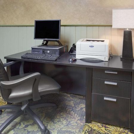 Days Inn By Wyndham Davenport Ia Εξωτερικό φωτογραφία
