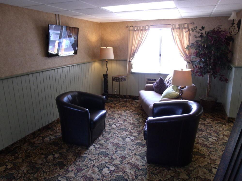 Days Inn By Wyndham Davenport Ia Εξωτερικό φωτογραφία