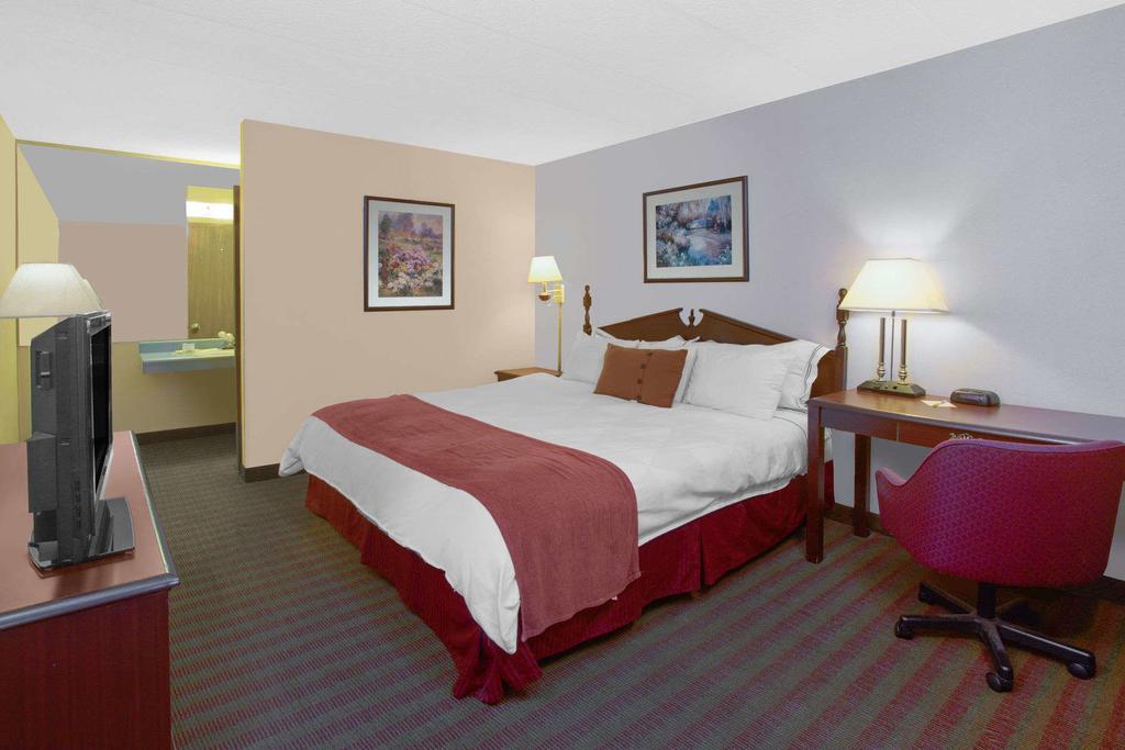 Days Inn By Wyndham Davenport Ia Εξωτερικό φωτογραφία