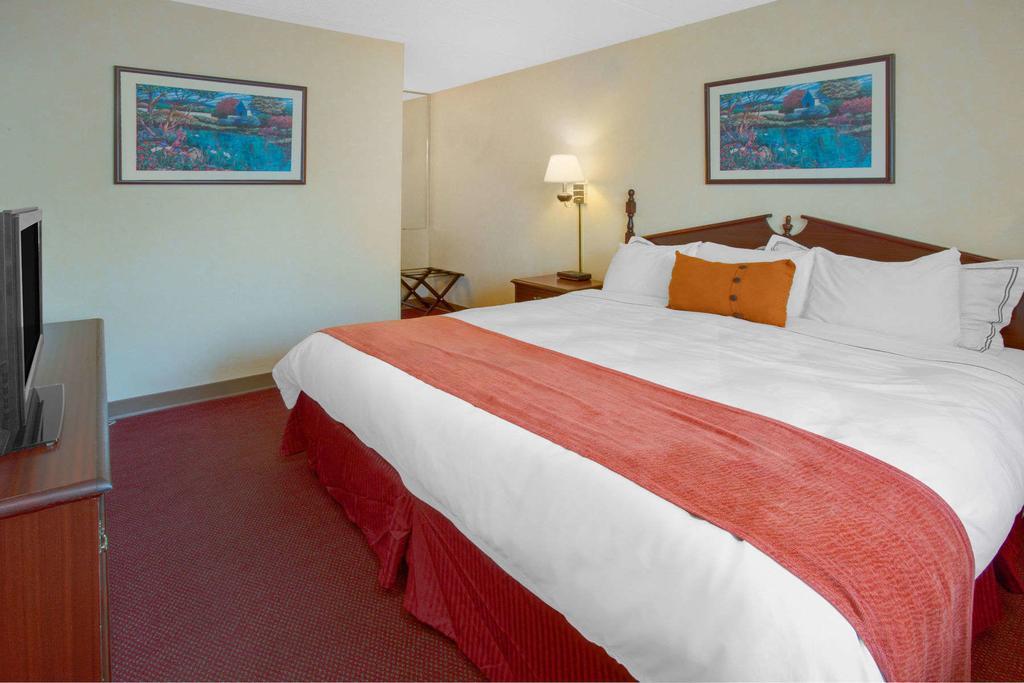 Days Inn By Wyndham Davenport Ia Εξωτερικό φωτογραφία