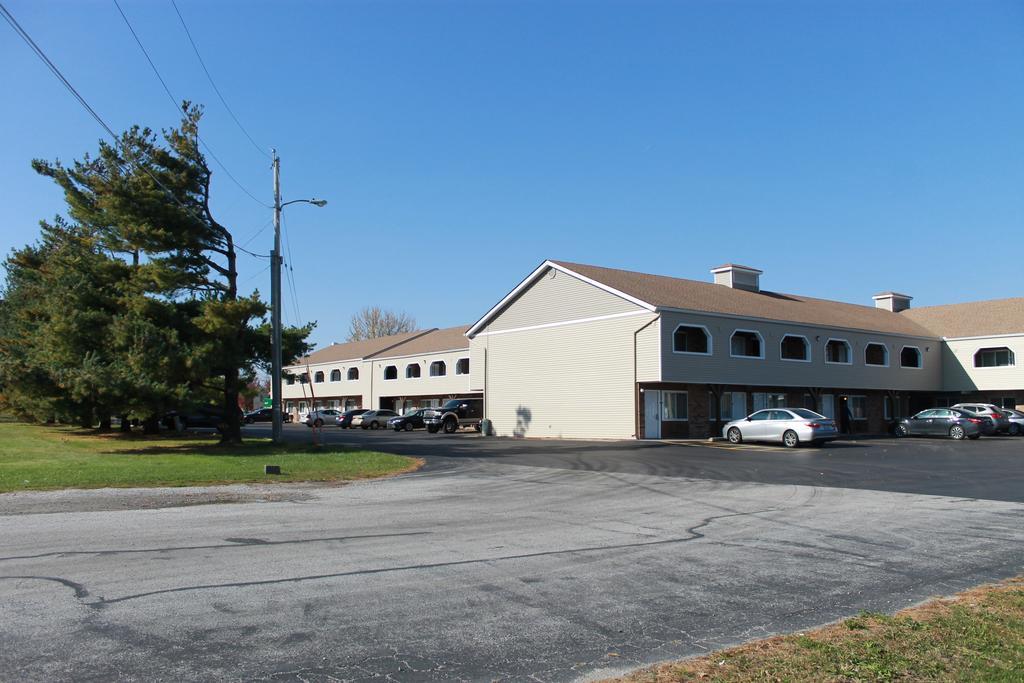 Days Inn By Wyndham Davenport Ia Εξωτερικό φωτογραφία