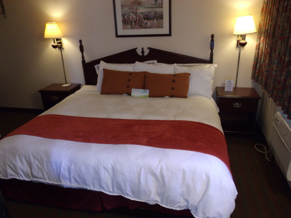 Days Inn By Wyndham Davenport Ia Εξωτερικό φωτογραφία