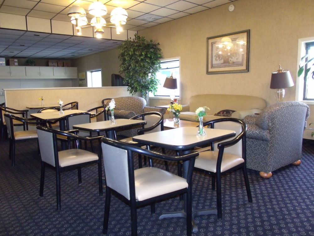 Days Inn By Wyndham Davenport Ia Εξωτερικό φωτογραφία