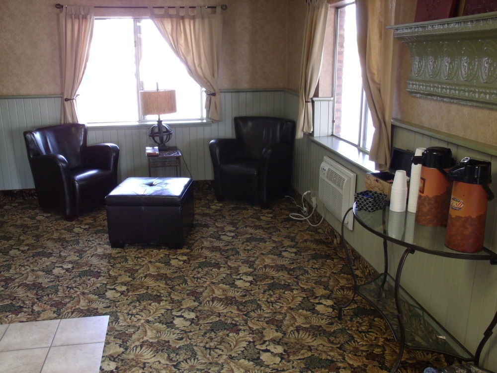 Days Inn By Wyndham Davenport Ia Εξωτερικό φωτογραφία