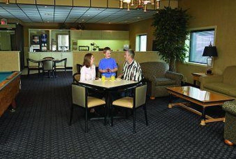 Days Inn By Wyndham Davenport Ia Εξωτερικό φωτογραφία