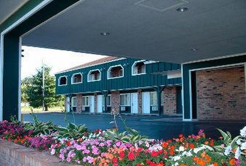 Days Inn By Wyndham Davenport Ia Εξωτερικό φωτογραφία