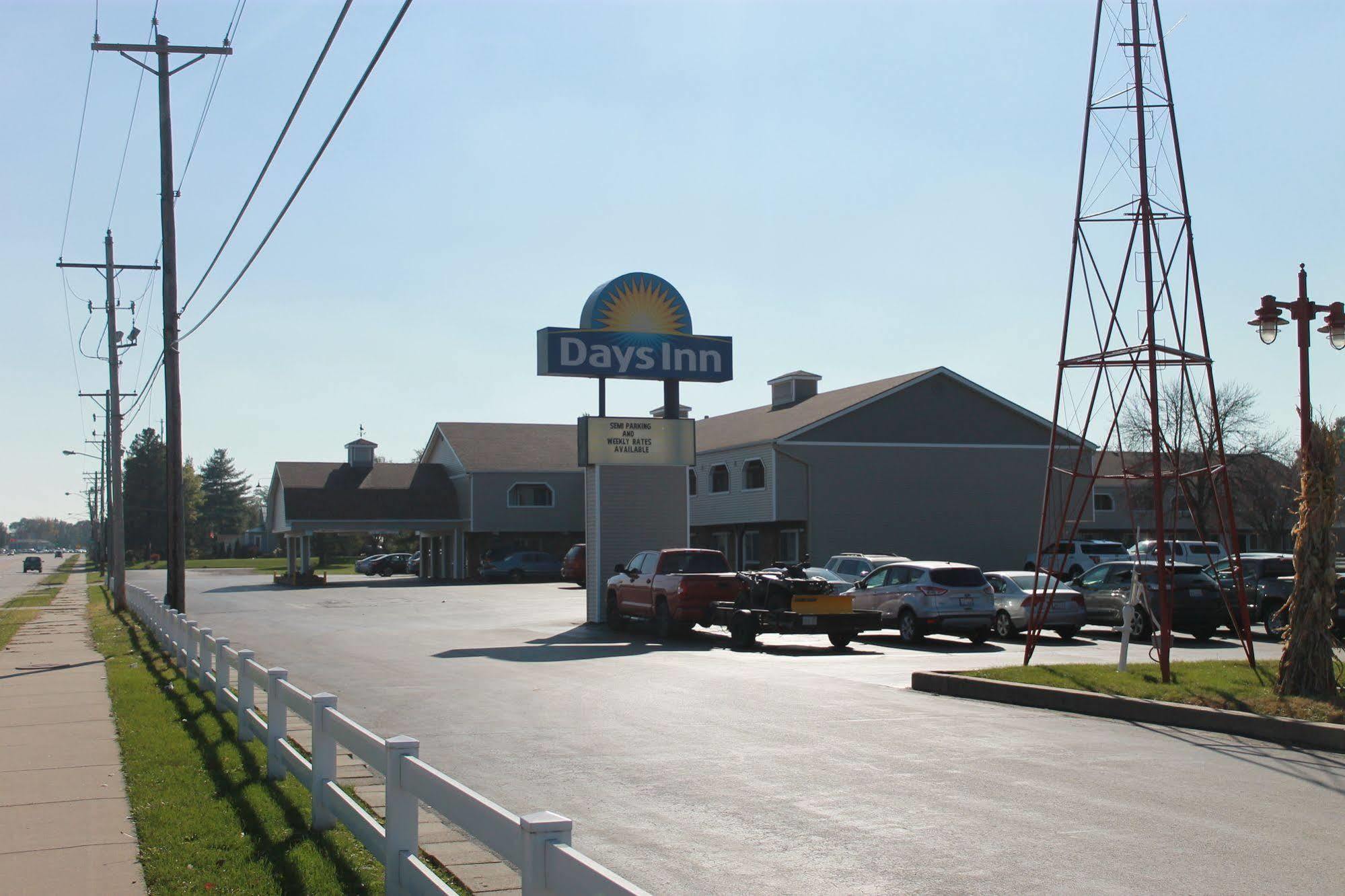 Days Inn By Wyndham Davenport Ia Εξωτερικό φωτογραφία