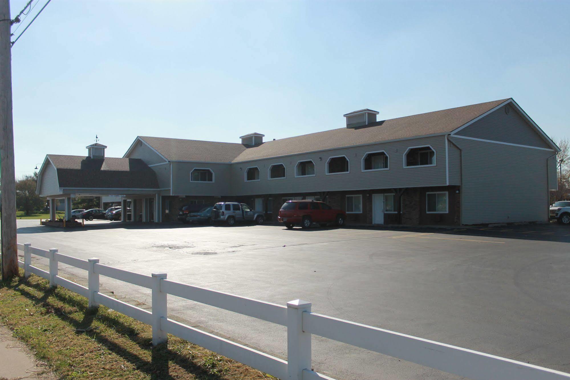 Days Inn By Wyndham Davenport Ia Εξωτερικό φωτογραφία