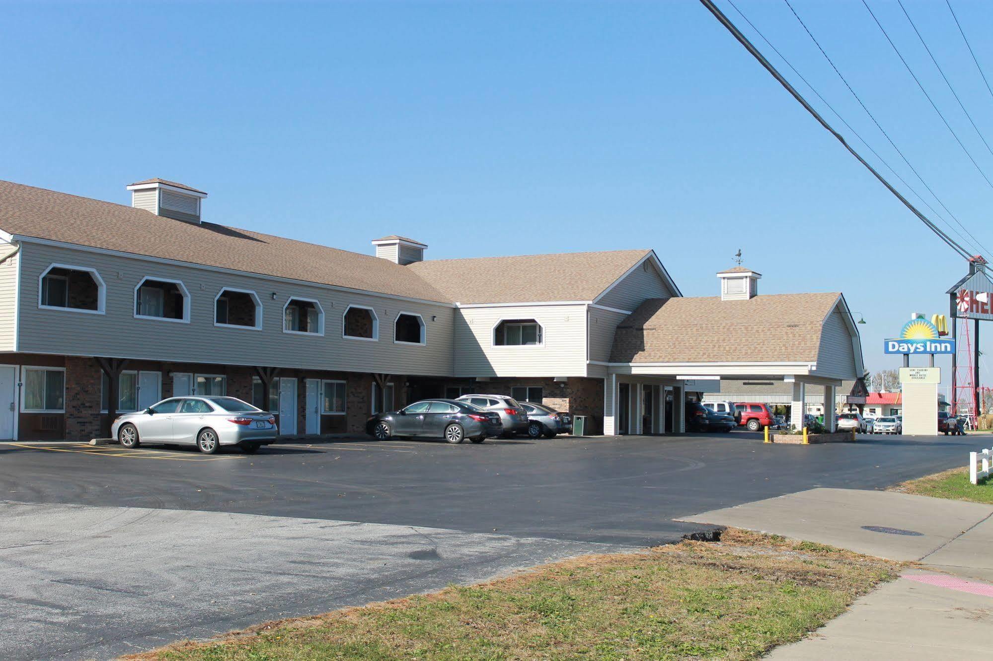 Days Inn By Wyndham Davenport Ia Εξωτερικό φωτογραφία