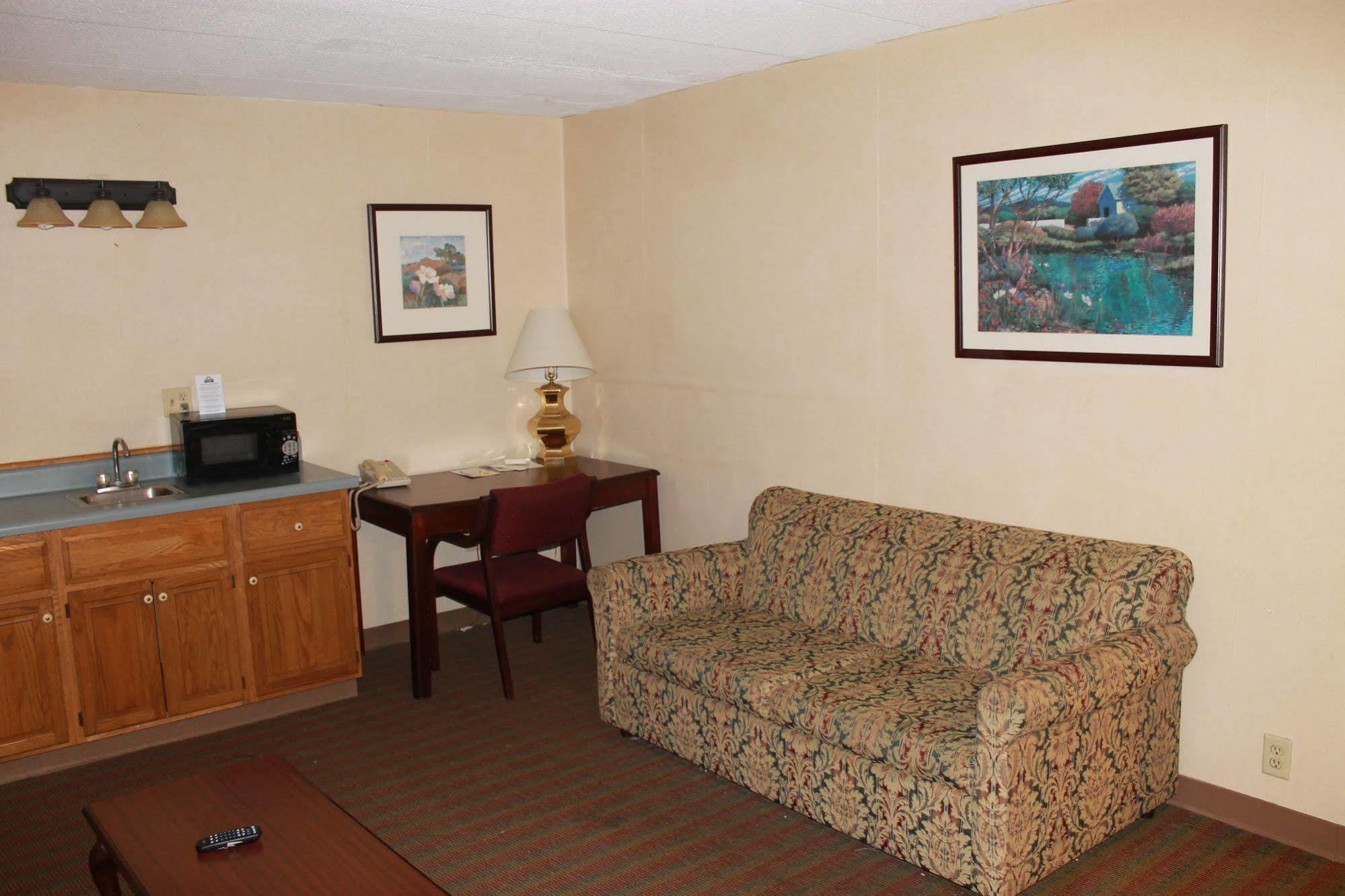 Days Inn By Wyndham Davenport Ia Εξωτερικό φωτογραφία