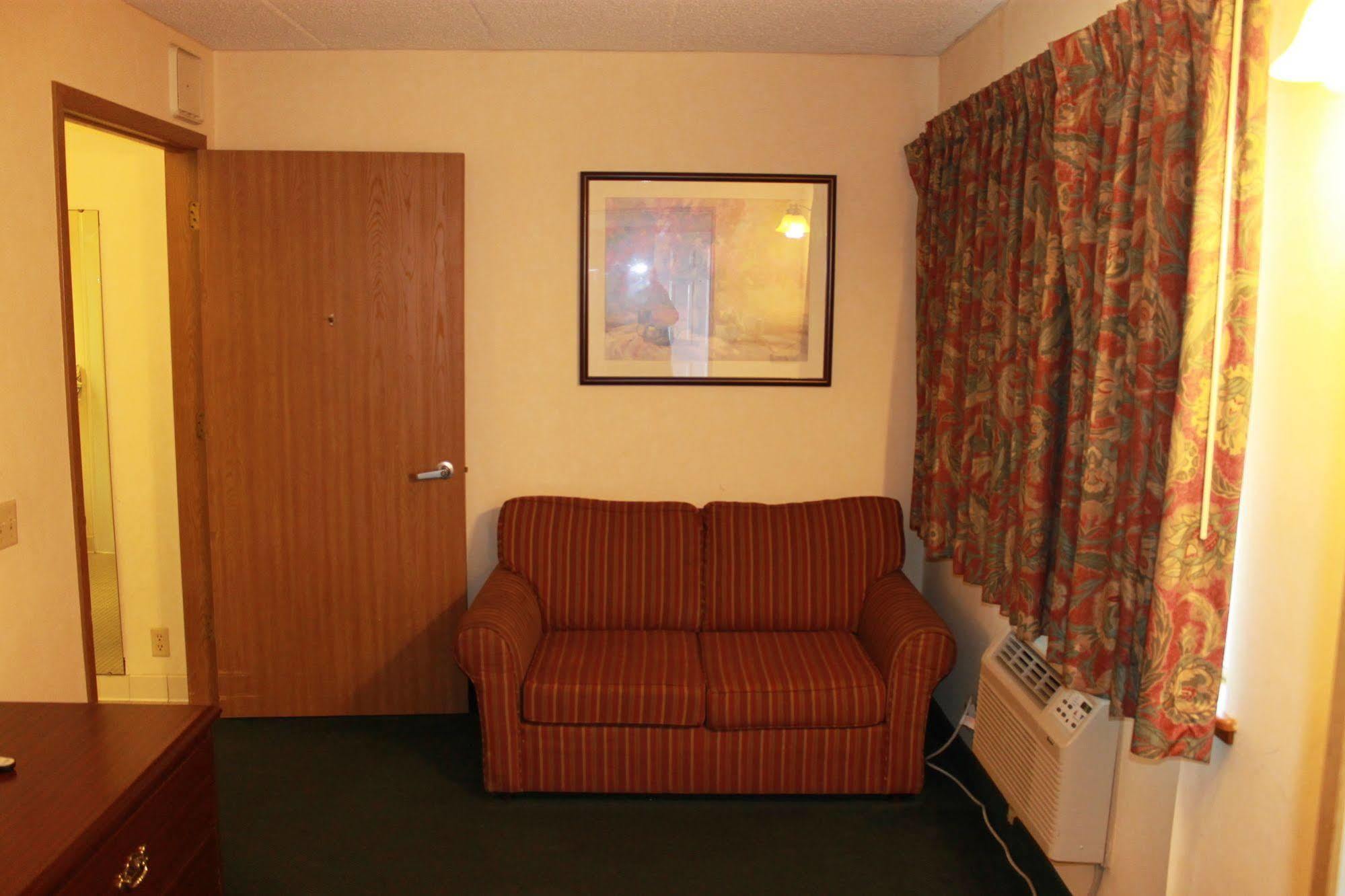 Days Inn By Wyndham Davenport Ia Εξωτερικό φωτογραφία