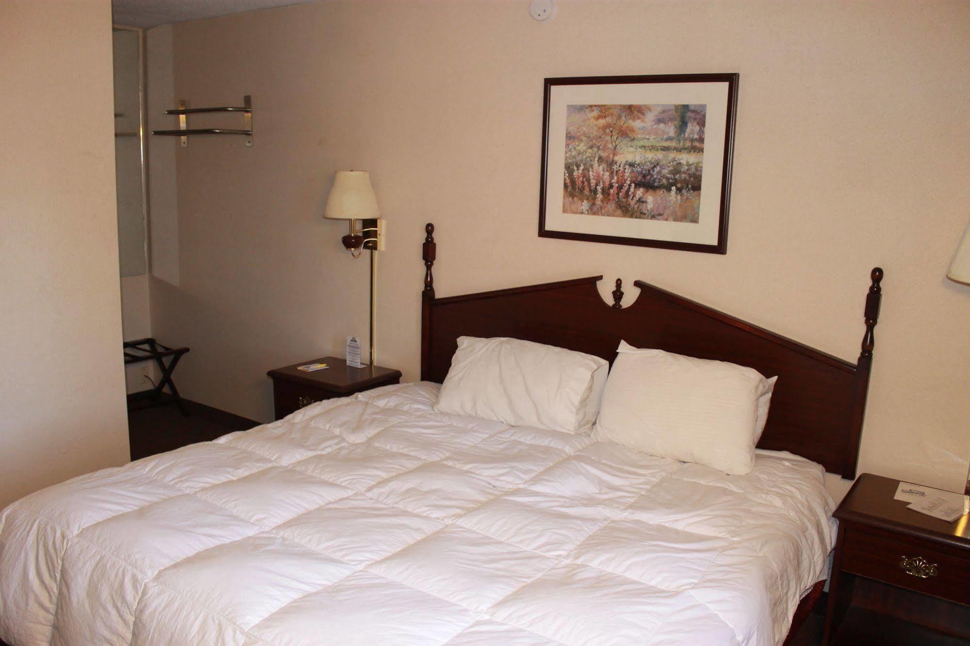 Days Inn By Wyndham Davenport Ia Εξωτερικό φωτογραφία