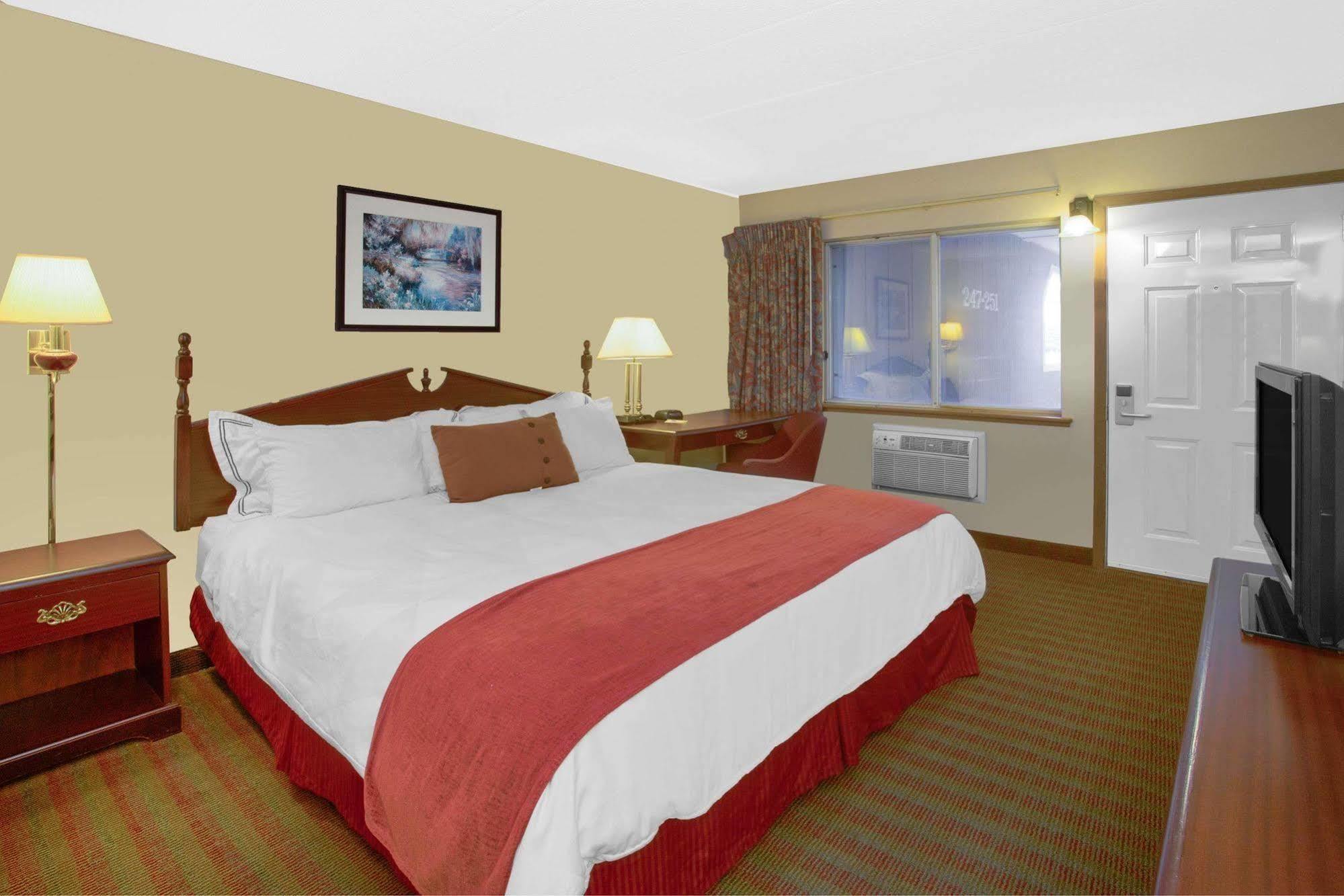 Days Inn By Wyndham Davenport Ia Εξωτερικό φωτογραφία