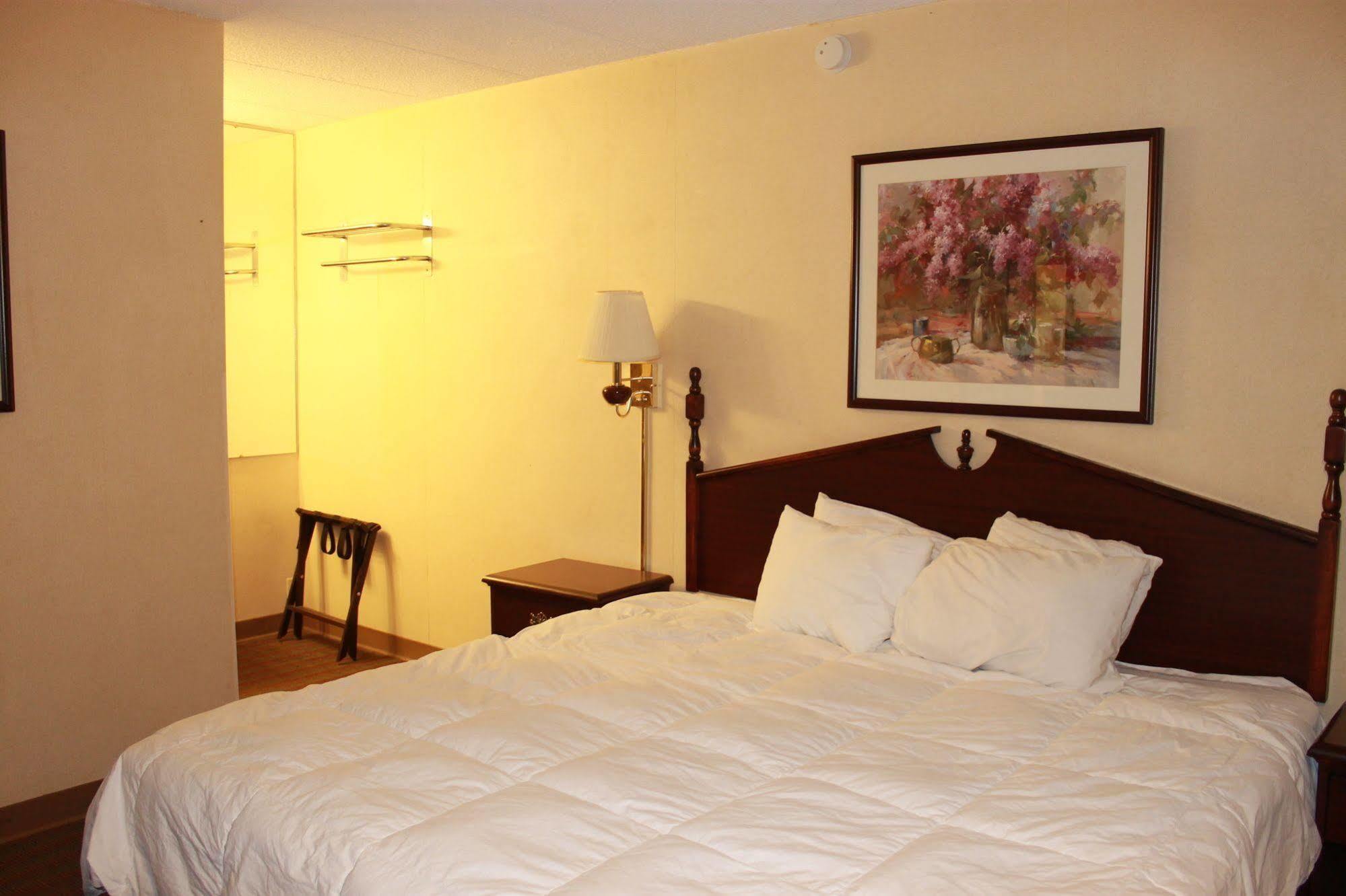 Days Inn By Wyndham Davenport Ia Εξωτερικό φωτογραφία
