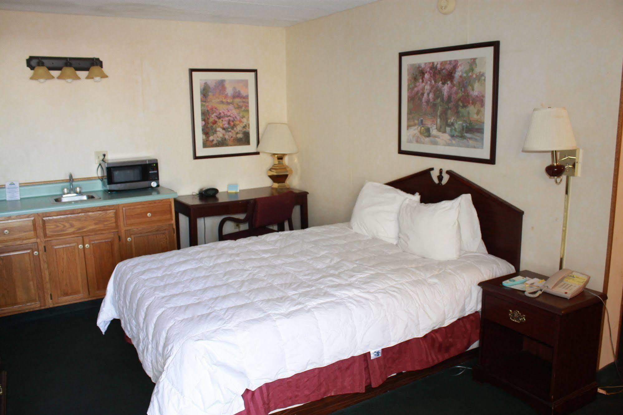Days Inn By Wyndham Davenport Ia Εξωτερικό φωτογραφία