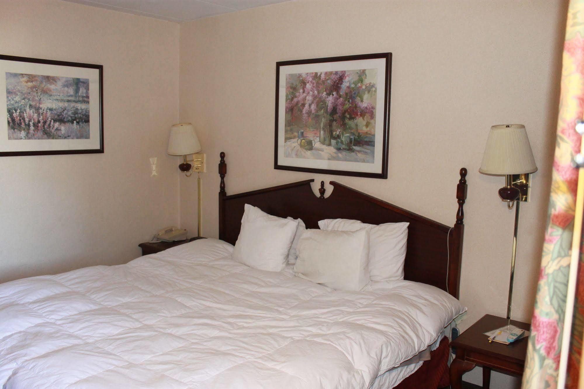 Days Inn By Wyndham Davenport Ia Εξωτερικό φωτογραφία
