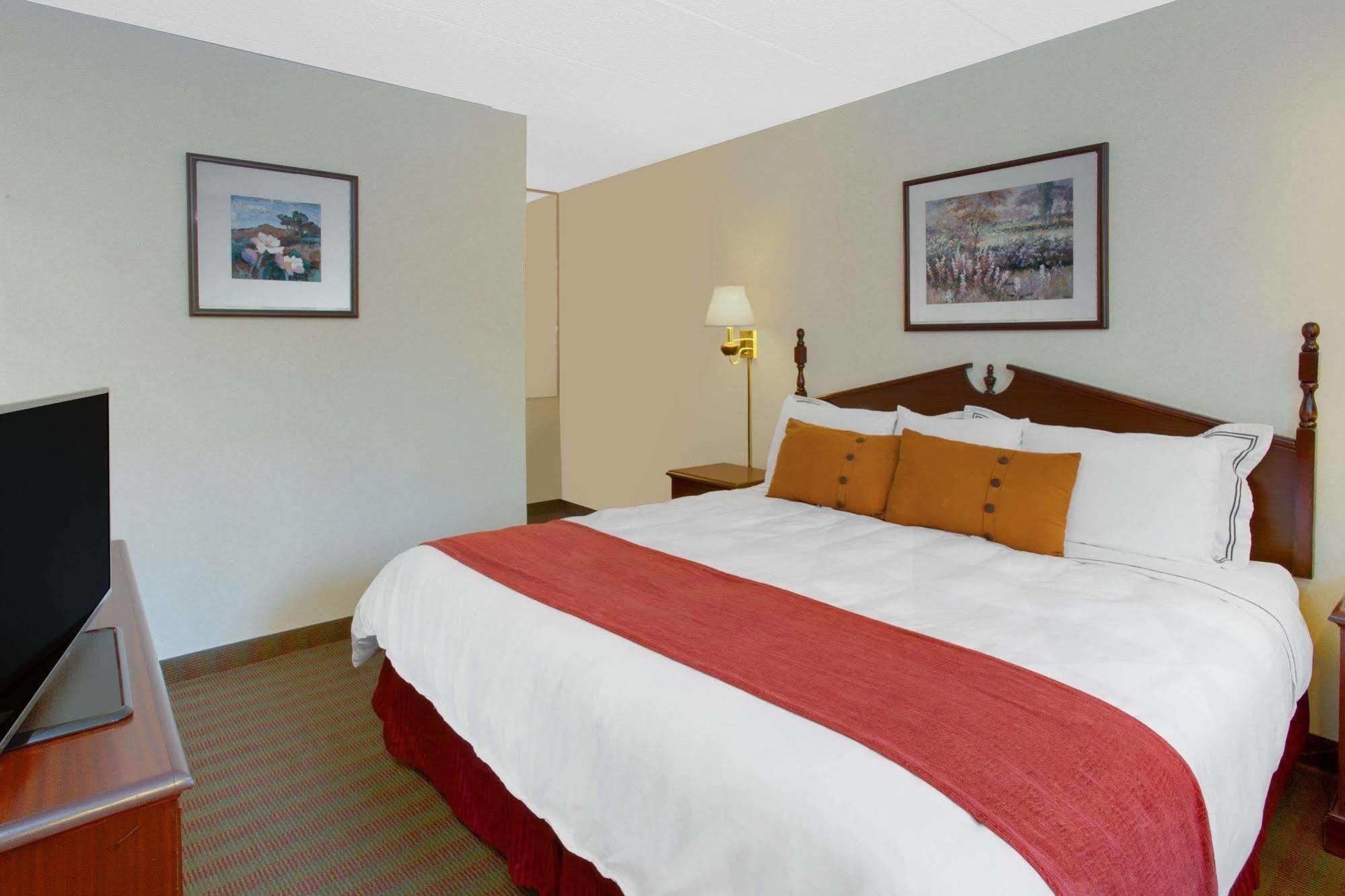 Days Inn By Wyndham Davenport Ia Εξωτερικό φωτογραφία