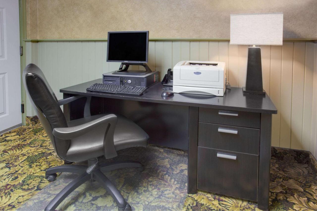 Days Inn By Wyndham Davenport Ia Εξωτερικό φωτογραφία